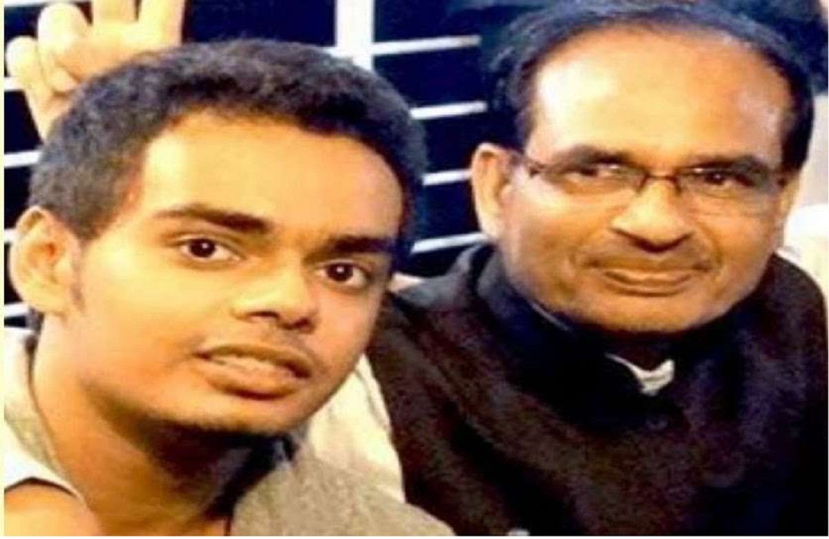 Bhopal News : शिवराज पुत्र कार्तिकेय हुए कोरोना पाॅजिटिव, ट्वीट कर दी जानकारी Bhopal News : शिवराज पुत्र कार्तिकेय हुए कोरोना पाॅजिटिव, ट्वीट कर दी जानकारी